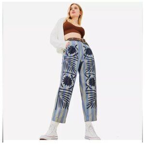 Urban Outfitters Kimichi Blue Striped Emboidered Pleasted Cropped Jeans size 8